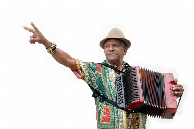 Español Núñez, el merenguero típico dominicano que a sus 77 años se siente  “nuevecito”